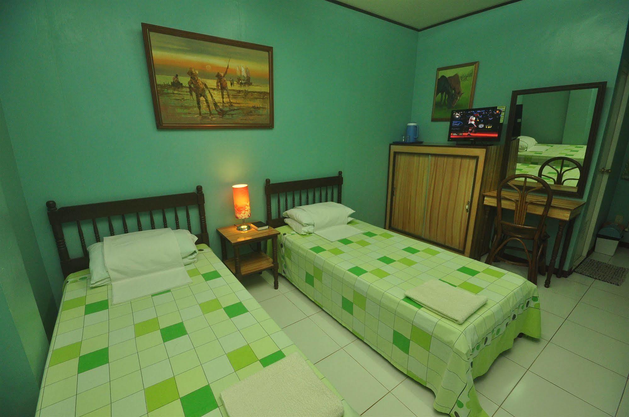 Lola Itang Pension House Tiniguiban Exteriör bild