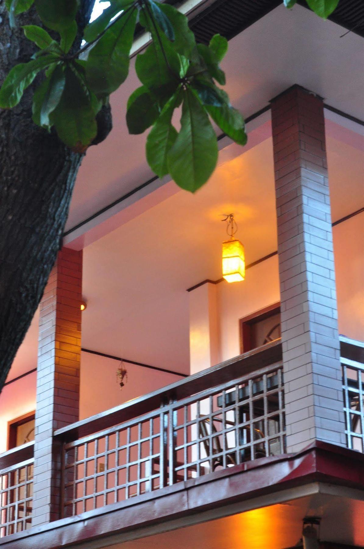 Lola Itang Pension House Tiniguiban Exteriör bild
