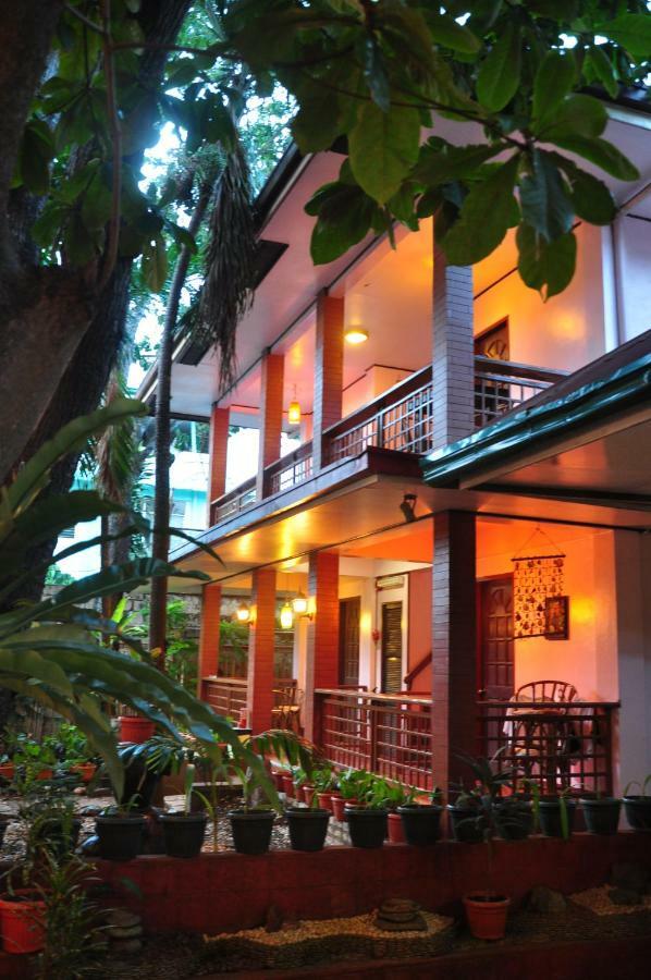 Lola Itang Pension House Tiniguiban Exteriör bild