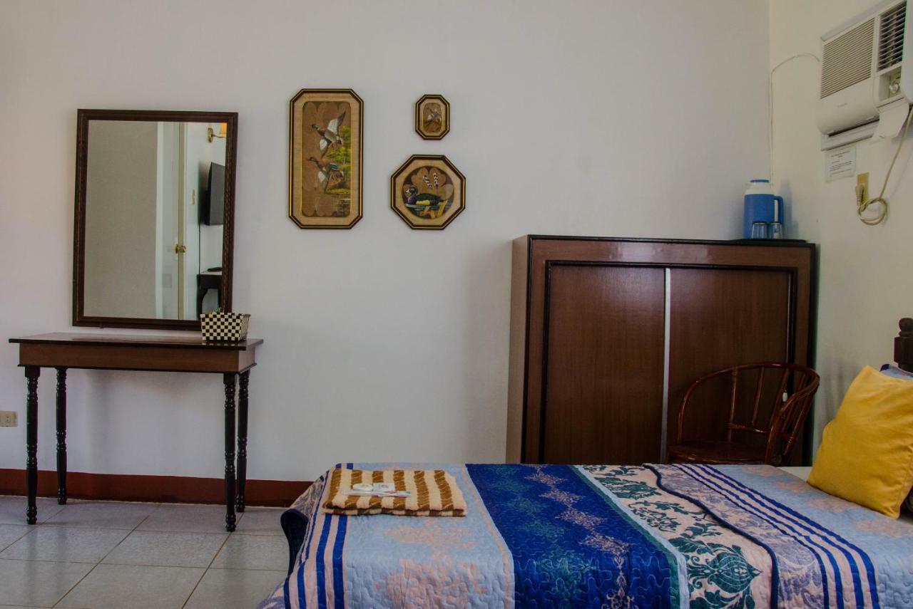 Lola Itang Pension House Tiniguiban Exteriör bild
