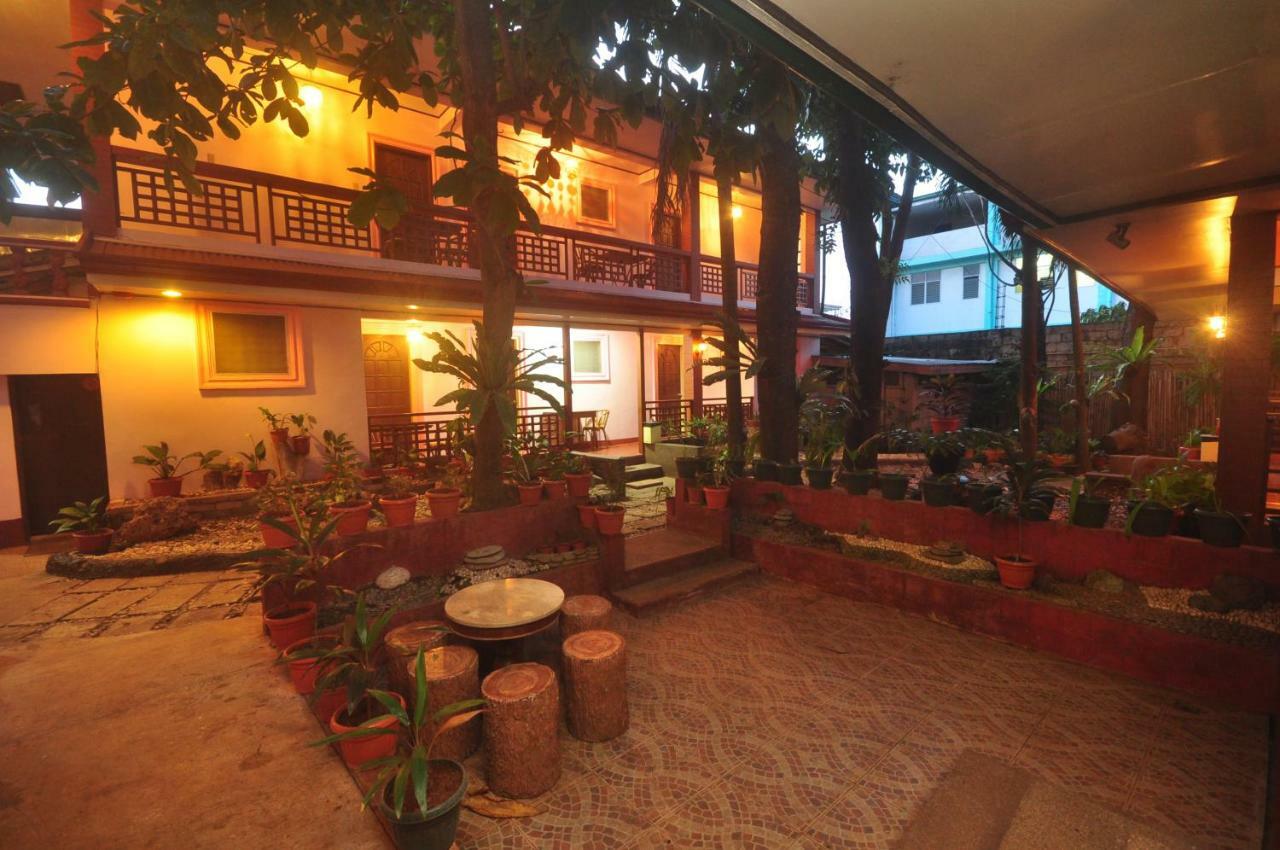 Lola Itang Pension House Tiniguiban Exteriör bild