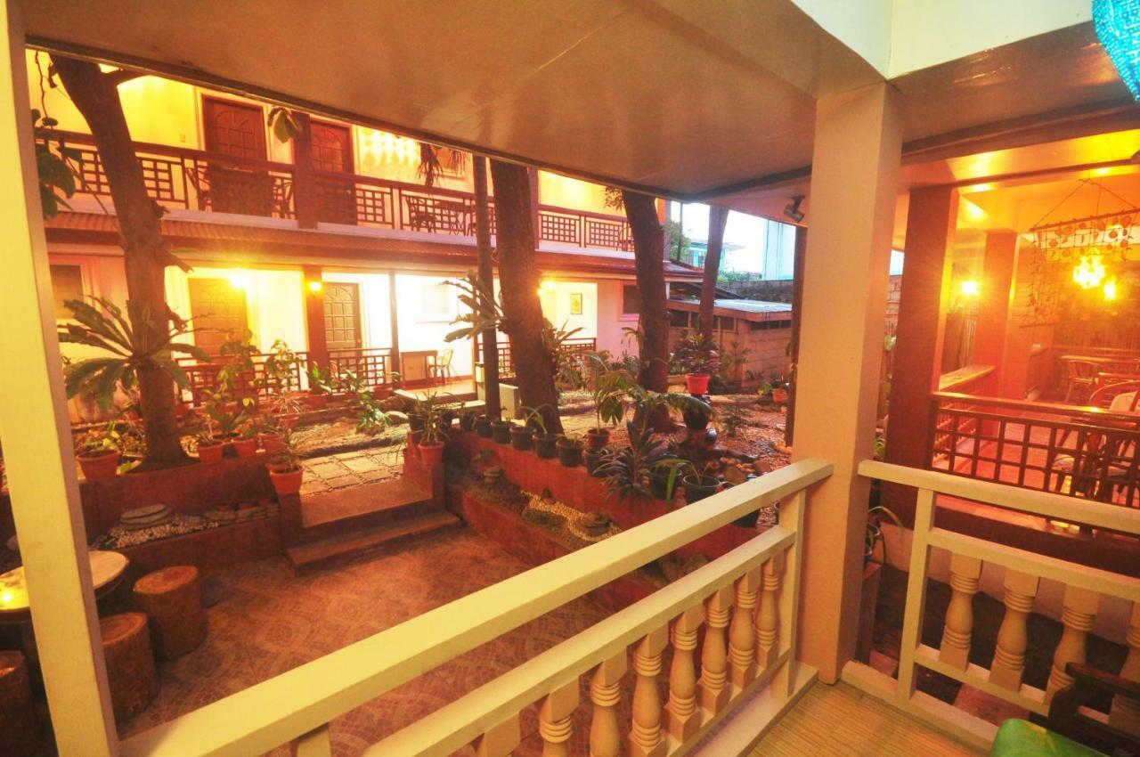 Lola Itang Pension House Tiniguiban Exteriör bild