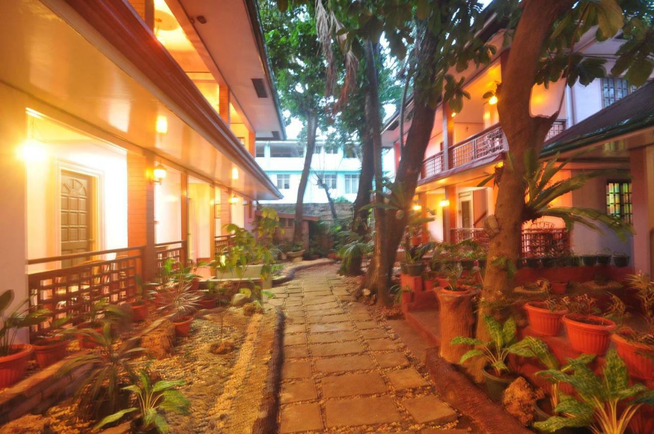 Lola Itang Pension House Tiniguiban Exteriör bild